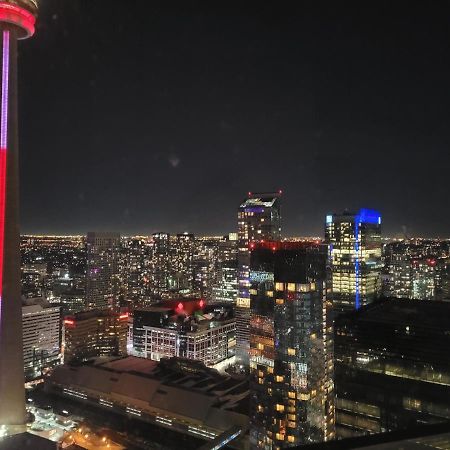 Two Bd Cn Tower And Lake Ontario View Toronto Esterno foto