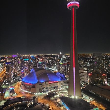 Two Bd Cn Tower And Lake Ontario View Toronto Esterno foto
