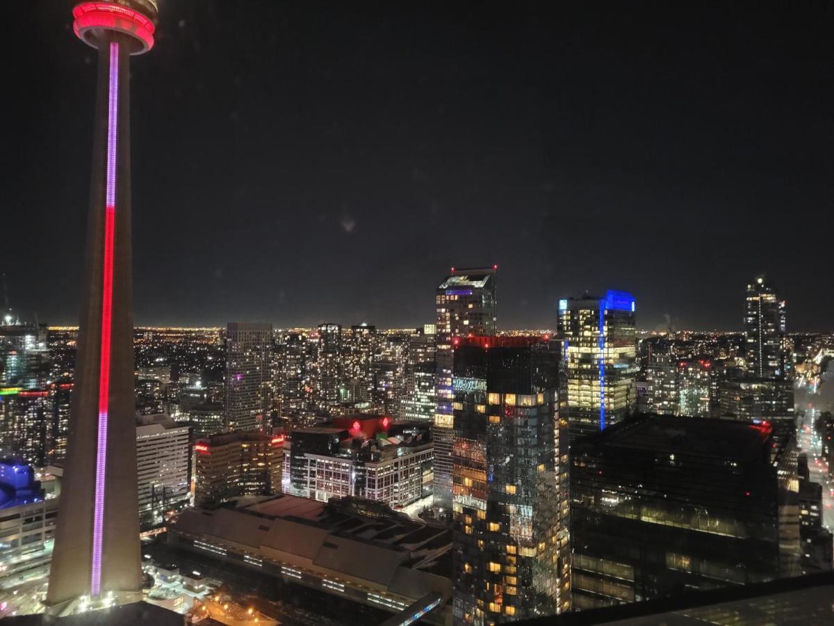 Two Bd Cn Tower And Lake Ontario View Toronto Esterno foto