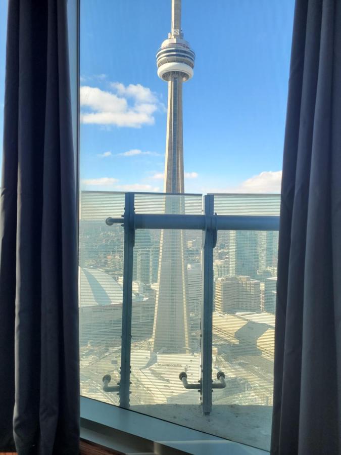 Two Bd Cn Tower And Lake Ontario View Toronto Esterno foto