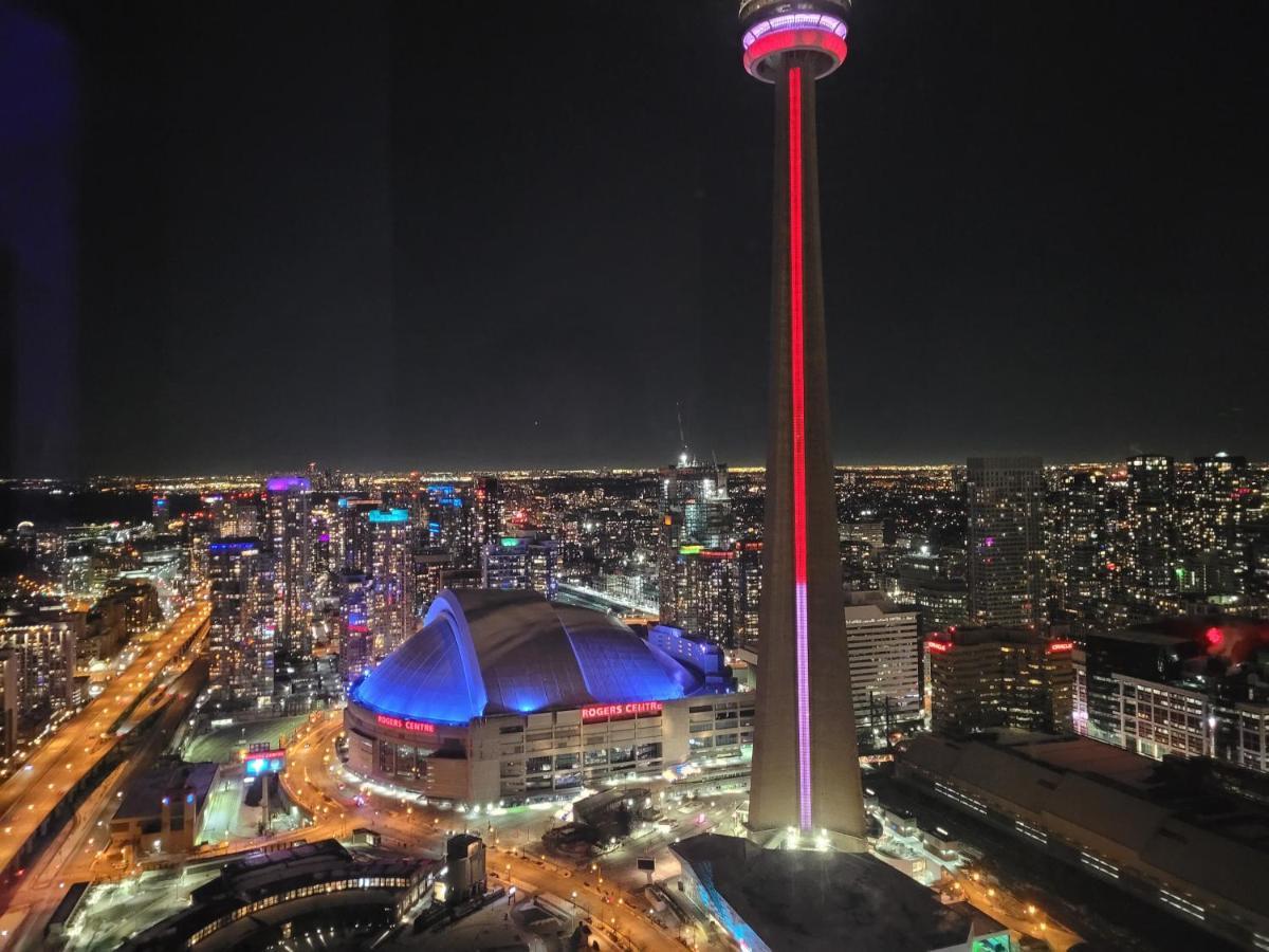 Two Bd Cn Tower And Lake Ontario View Toronto Esterno foto