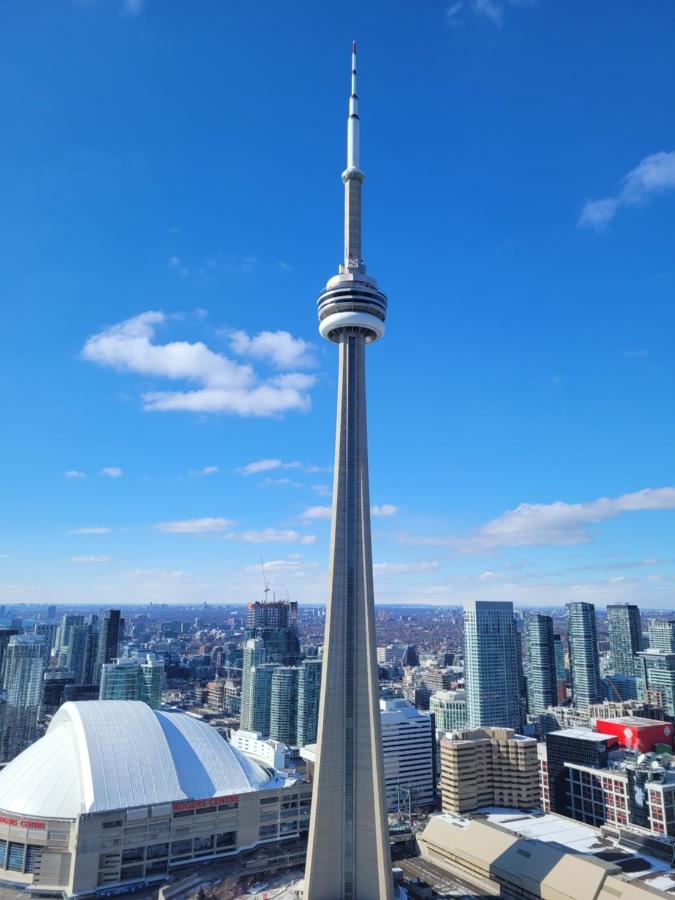 Two Bd Cn Tower And Lake Ontario View Toronto Esterno foto